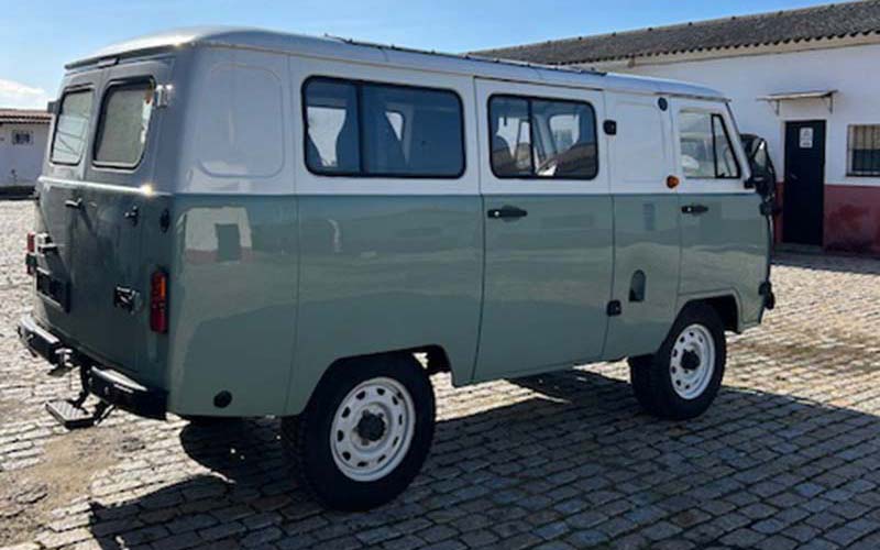 Uaz Bukhanka 2206 - LANDiMPORT Uaz Bukhanka 2206 - LANDiMPORT