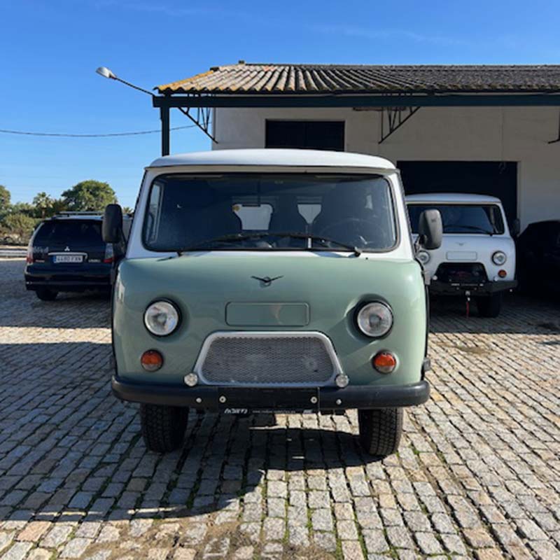 Uaz Bukhanka 2206 - LANDiMPORT Uaz Bukhanka 2206 - LANDiMPORT