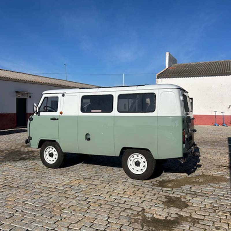 Uaz Bukhanka 2206 - LANDiMPORT Uaz Bukhanka 2206 - LANDiMPORT