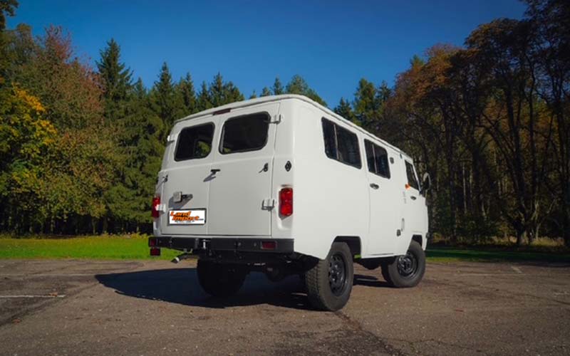 Uaz Bukhanka 2206 - LANDiMPORT Uaz Bukhanka 2206 - LANDiMPORT